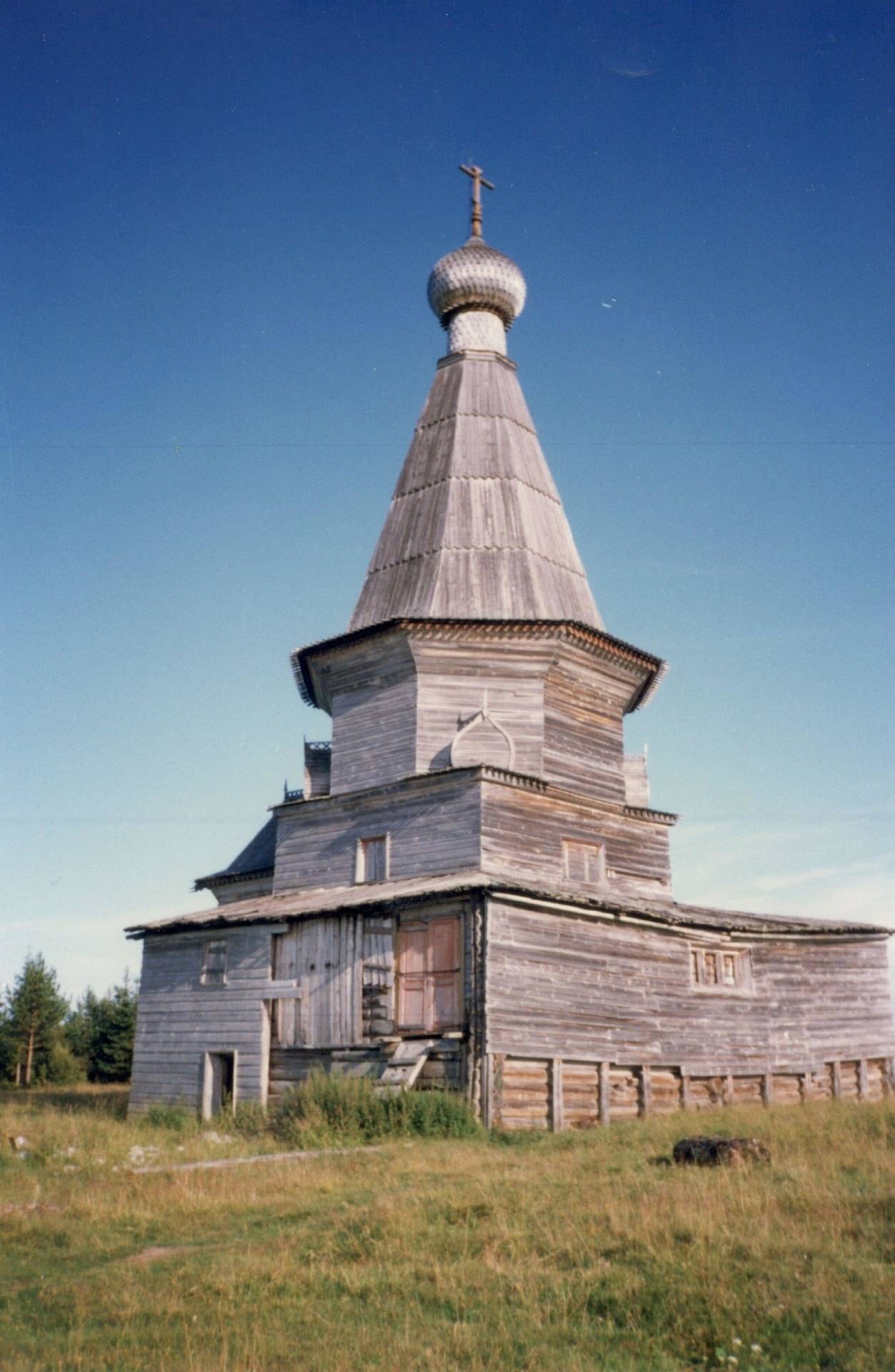 Шатровая церковь Николая Чудотворца (1618 год) — памятник архитектуры федерального значения. Село Пурнема, Онежский район, 1997 год